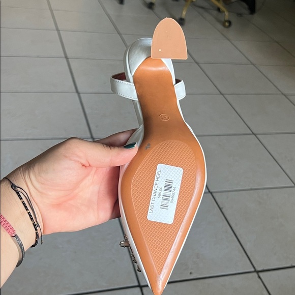 Elegant White Slingback Heels with Crystal Embellishment - Picture 3 of 7